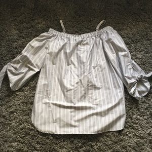 🌺Off the shoulder top🌺